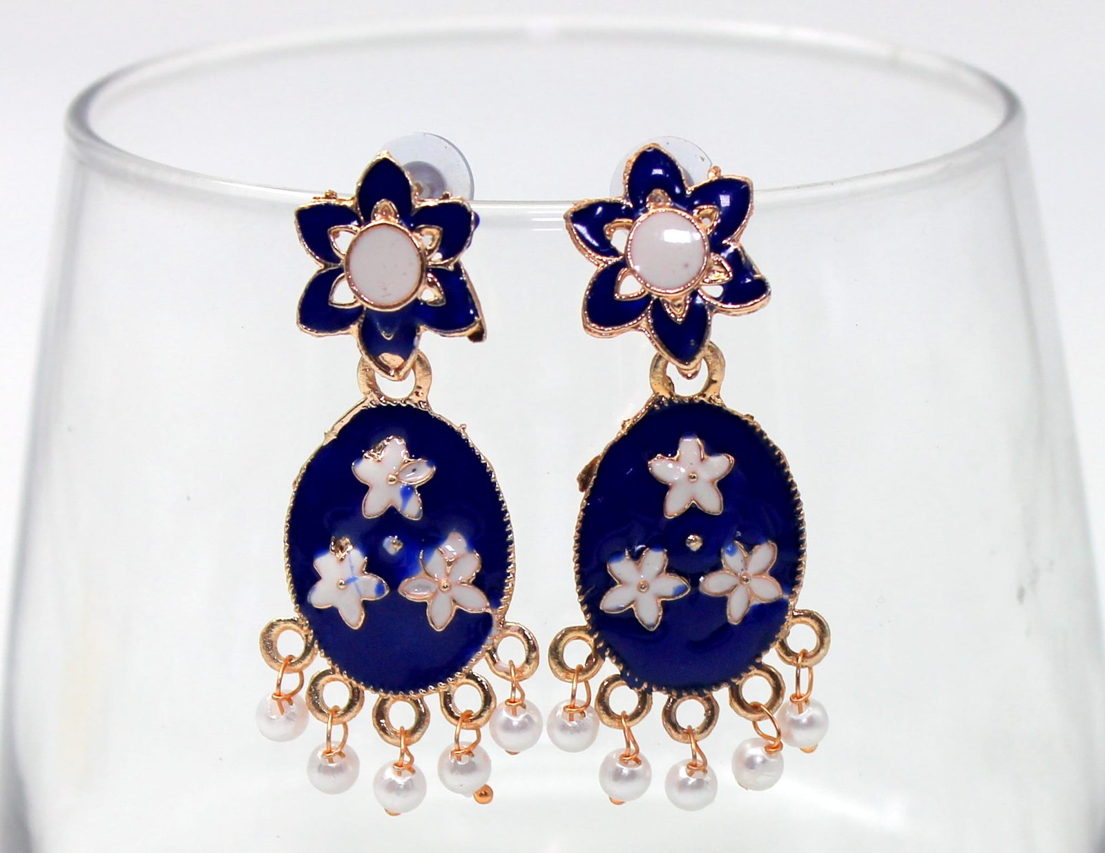 CONTEMPORARY STONE  STUDDED EARING