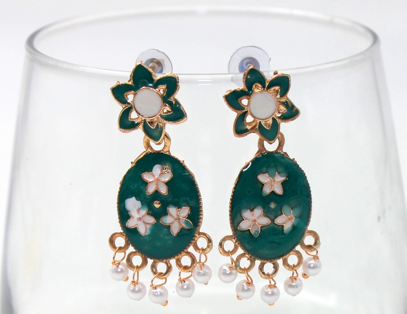 CONTEMPORARY STONE  STUDDED EARING