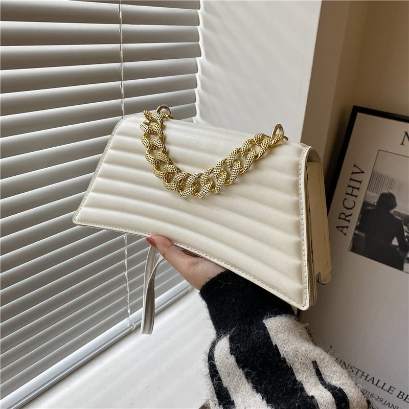 STRUCTURED QUILTED SLING BAG